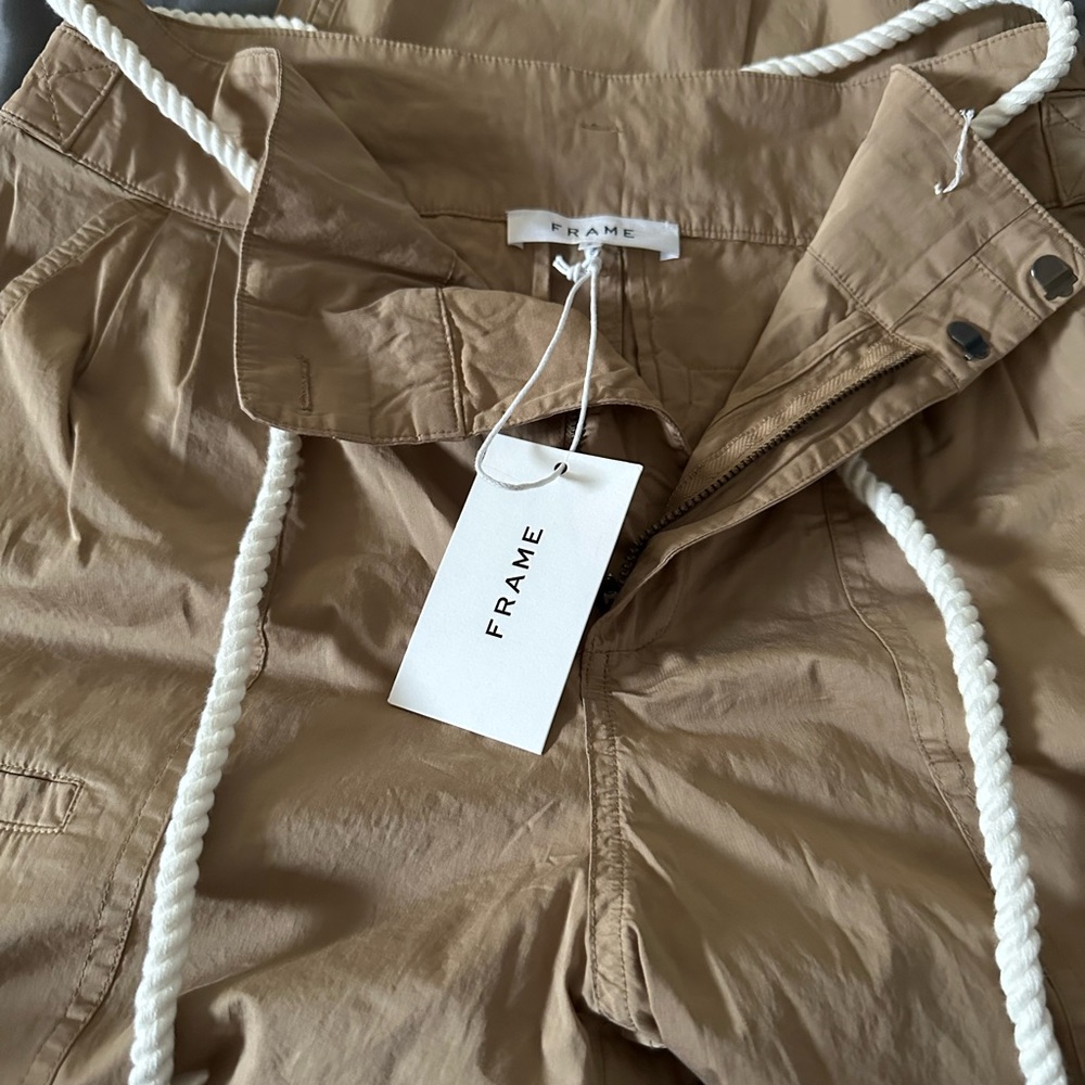 FRAME casual pleat light pant with white rope belt Size 6
